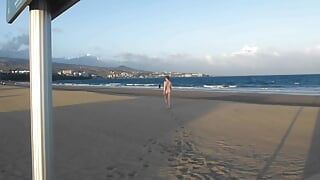 Длинная публичная дрочка на пляже