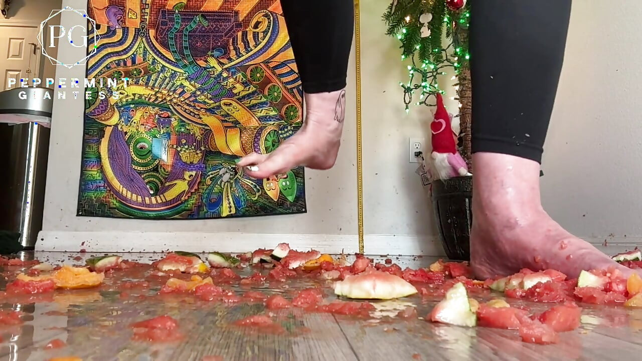 67 Giantess Size 16 Slo-mo Feet Crush Slow Motion Oranges & Watermelon Destruction