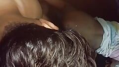 Fată indiană din sat în sex pe la spate, filmare făcută acasă