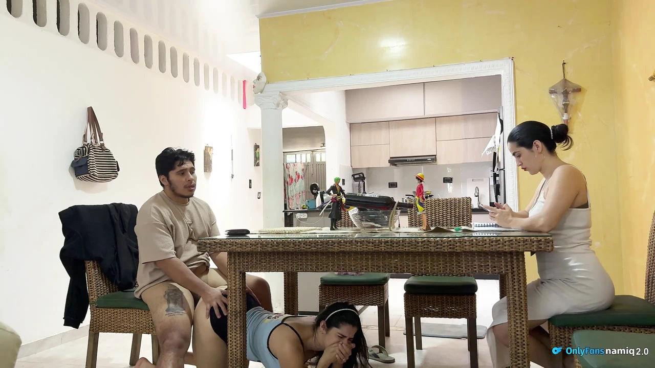 I fuck my girlfriend's daughter 18+ at the table while she doesn't see us!