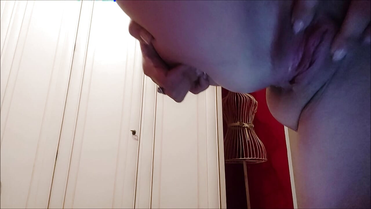 아름다운 Lavinia와 함께하는 많은 핫한 에피소드