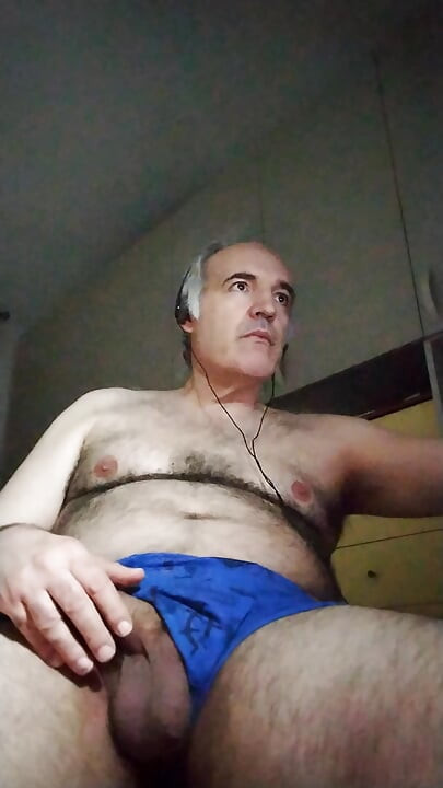 Drkala sam svoj kurac dva sata, napokon sam svršila