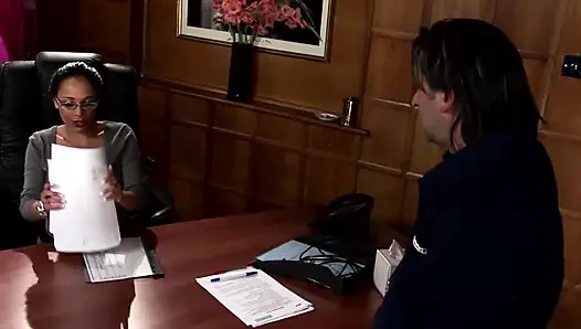 Dövmeli Latin Sürtük Gırtlağına Kadar Alıyor