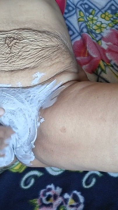 Today it was fun to clean the hair of sister-in-law's bur, after cleaning, I also. | Clip 1