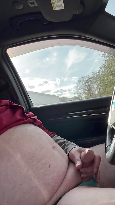 في موقف للسيارات الرجيج