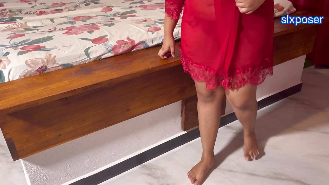 Tante seksi ngebiarkan aku ngentot saat ayah tiriku nggak di rumah & nyepong kontolku kayak pelacur