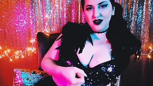 Cewek itu lagi asik makan - transformasi succubus