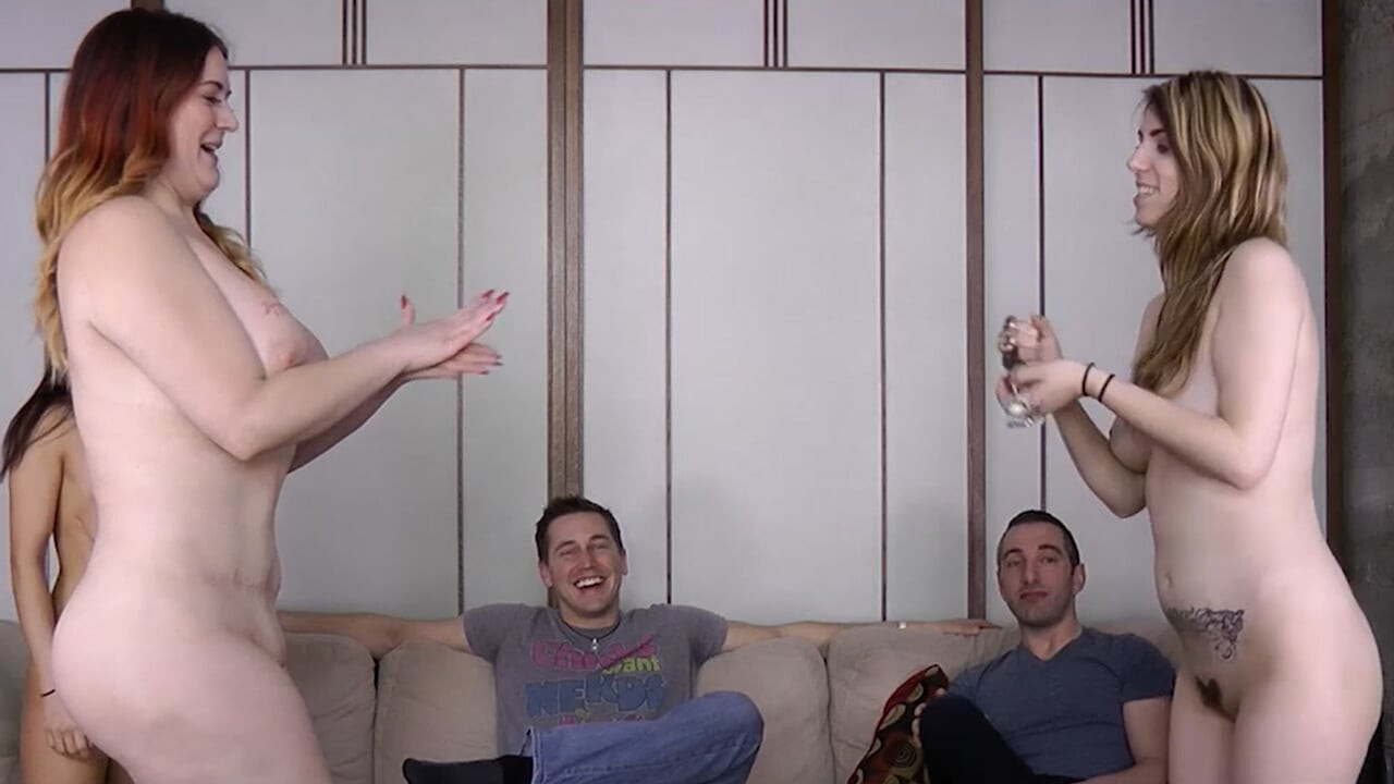 À la fin du match du Strip Mogadiscio, le perdant s’est agenouillé entre les gagnants