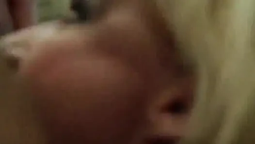 Büyük memeli sarışın orta yaşlı seksi kadın için büyük yüze boşalma