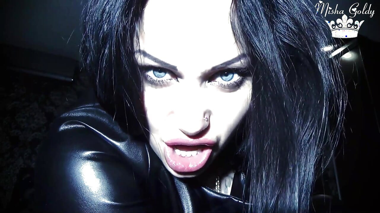 Penyihir seksi dientot habis-habisan sampai dicrot di tenggorokan!