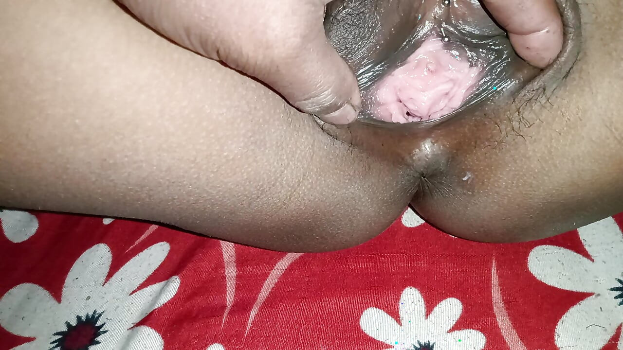 Assamese Naina Bhabhi ki kali chut aur gand me Dali ungli fir mota lund daal kar choda Puri raat.