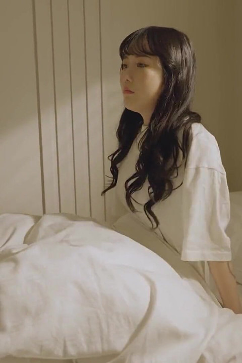 그녀의 시끄러운 룸메이트를 따먹는 Sunny