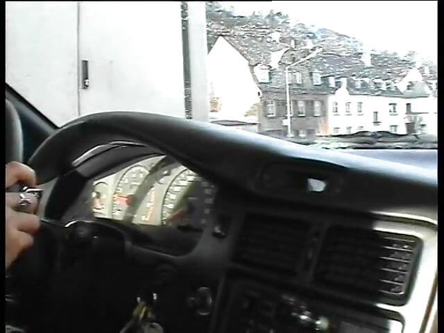 Blonďatá děvka ukazuje svou špinavou mysl cizinci