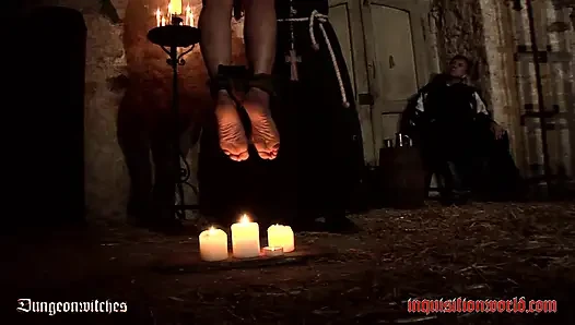 Penyihir menjuntai di atas api kecil