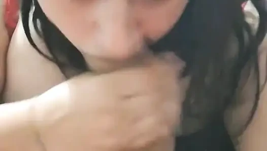 Meine Schwägerin masturbiert, um mir später einen zu blasen, und wir werden von ihrem betrogenen Ehemann erwischt
