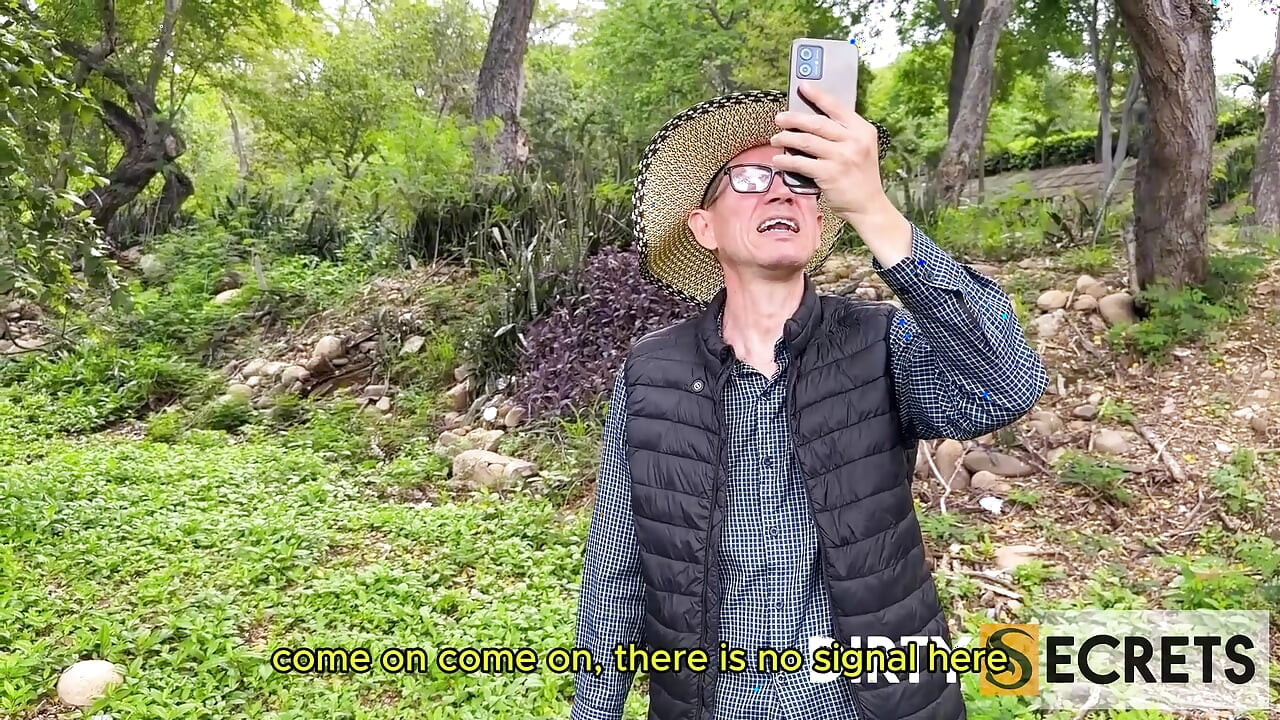 我和加里森先生一起去探險，最後和導遊和他發生了性關係，直到他射在我臉上