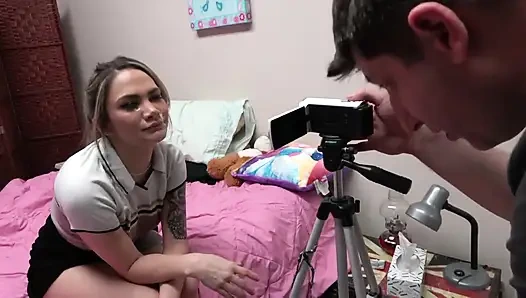 Eine Familien-gesichtsbesamung Mit Carly Strohm