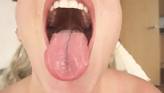 Giantess Sets a Tiny Trap