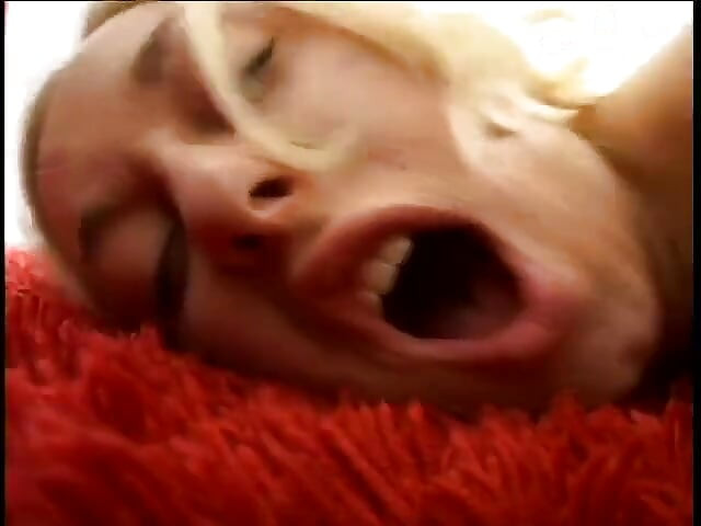 Loira com buceta gorda gosta de pov casting foda