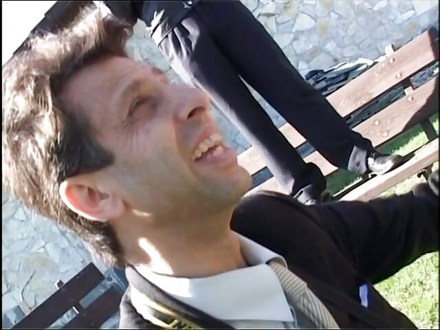 Double bite, j'ai une blonde sexy dans le jardin