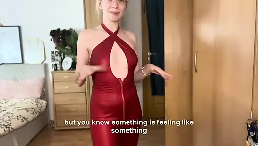 Dominatrix kıyafetleri açıkta deniyor