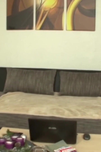 Suri rumah matang dikongkek pepek panas dan basahnya sebagai pertukaran untuk pembaikan komputer