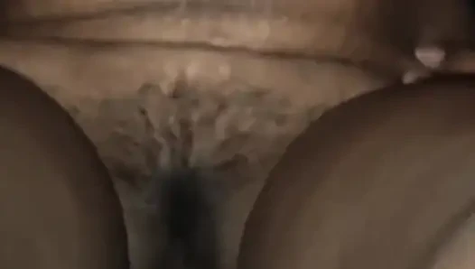 Amcık sızdırıyor sınıf arkadaşımla sert sikişiyor
