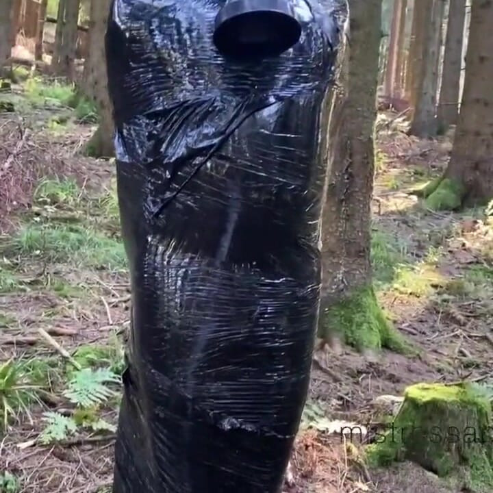 Dominatrix 여주인 4월 - 격리