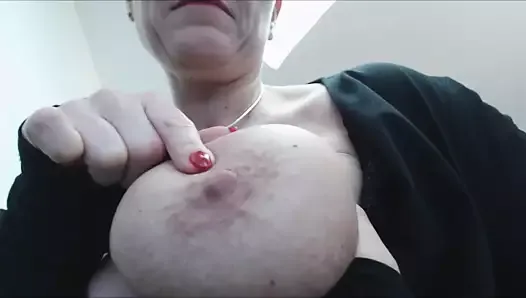Mature breasts on display: fantastic tits & nipples
