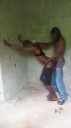 أنا أتزاوج نحيف على جانب الأدغال لدينا Fune