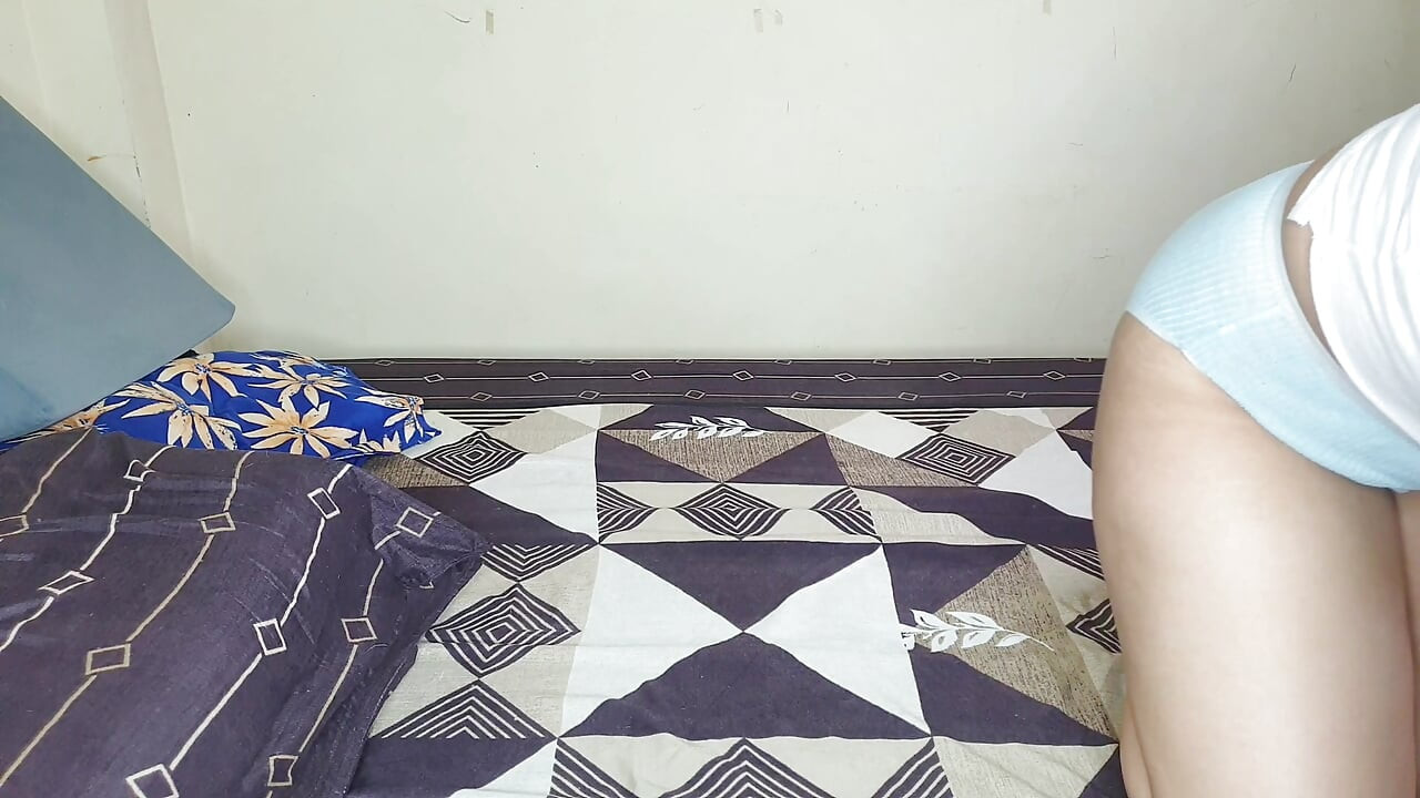 Индийская сводная сестра Большая задница почитает безжалостный член и сливки