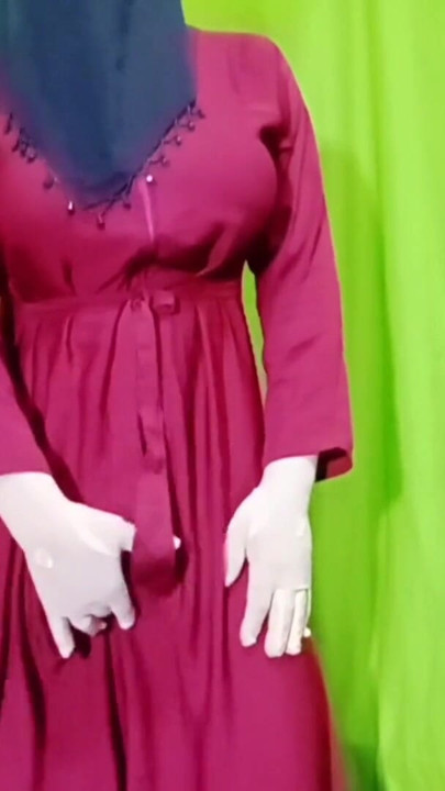 Mulher árabe gostando de tirar todas as roupas | Clipe 2