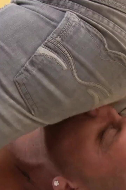 Sexy Teen Is Throttle Her Slave's Face