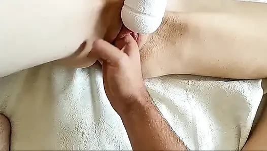 Geile sexy ehefrau probiert zum ersten mal mit perfekter enger muschi