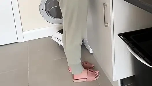 Dishes Vs. Full Bladder… I Lost Control and Piss in Pants