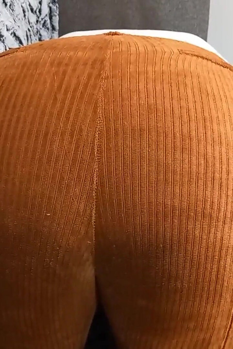 Big ass farts in corduroy pants