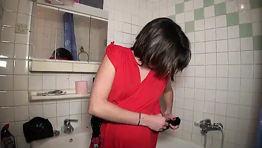 Amatör Hayalini Gerçekleştiriyor, Büyük Beyaz Penislerle Bir Ganbang