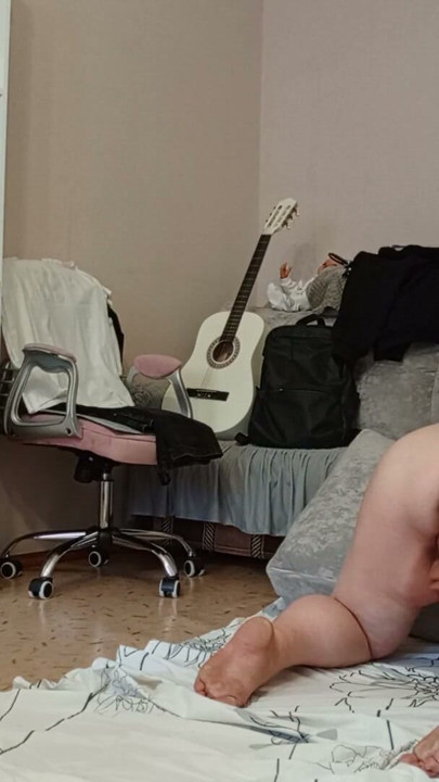 Kayınvalide büyük siyah dildoyla amına mastürbasyon yapıyor | Klip 1