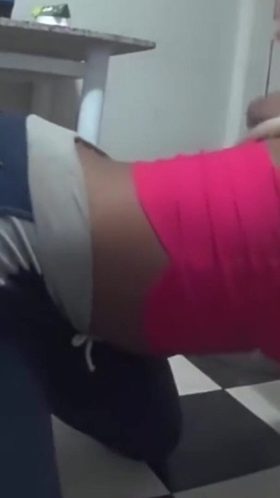 私たちは街で出会い、家に帰ってセックスをしました。クリップ1