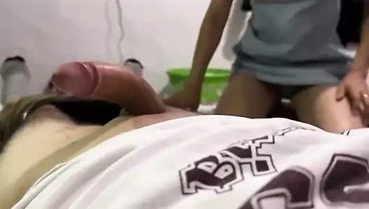 Geiles junges mädchen wird von ihrem stiefvater gefickt