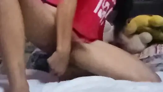 Azgın evli kadın fışkırtarak orgazm oluyor