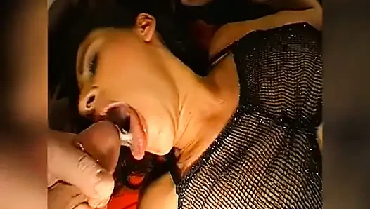 Schmutzige Brünette Im Wilden Gangbang Mit Sperma-explosionen!