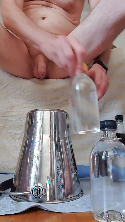 Video penuh botol plastik dimasukkan ke dalam bontot dengan air mani,