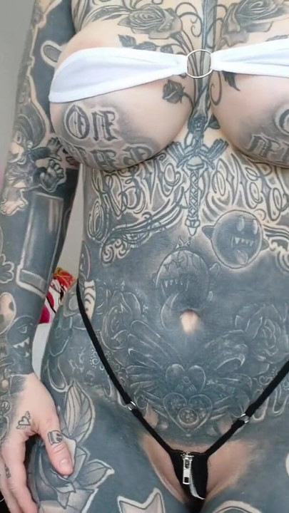 Nezaboravan trenutak iz "Fit MILF Micro Bikini Try on Haul"