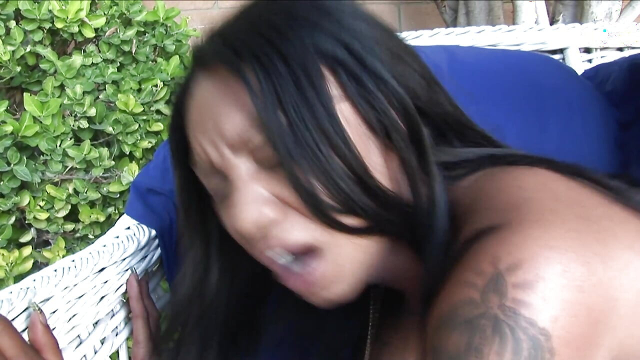 大きなお尻黒檀が犯されるによってa BBC