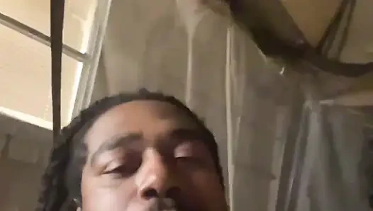 Ebenholz-amateurin fickt den ehemann ihrer schwester im whirlpool