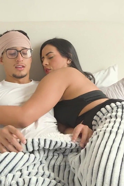 Young Ends up with a Hard Cock Thanks to Her Sexy Big Ass Stepmom