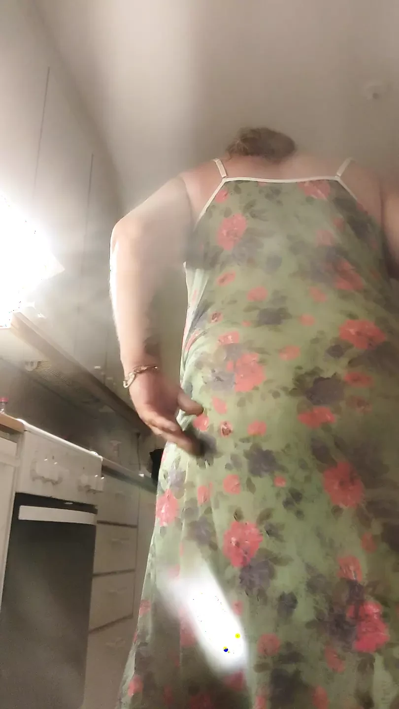 在da厨房大屁股真正的小奶子你的下一个妻子