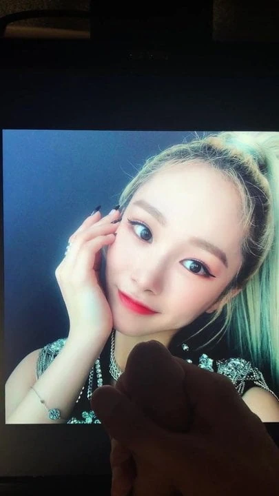 EVERGLOW Mia cum tribute