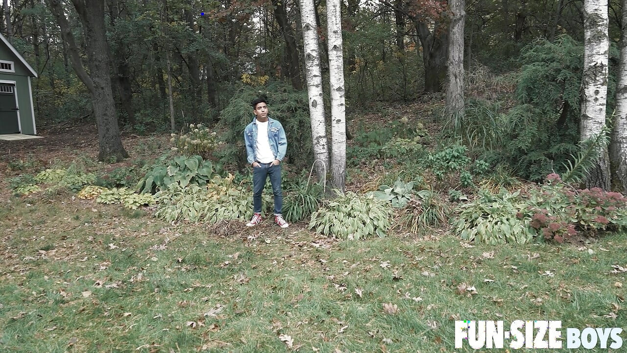 FunSizeBoys - Small horny gay bottom fucked by tall gardener Bob Knight